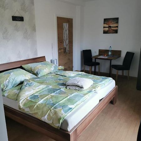 Homew4 - Tiny Apartment Hoheneich Bagian luar foto